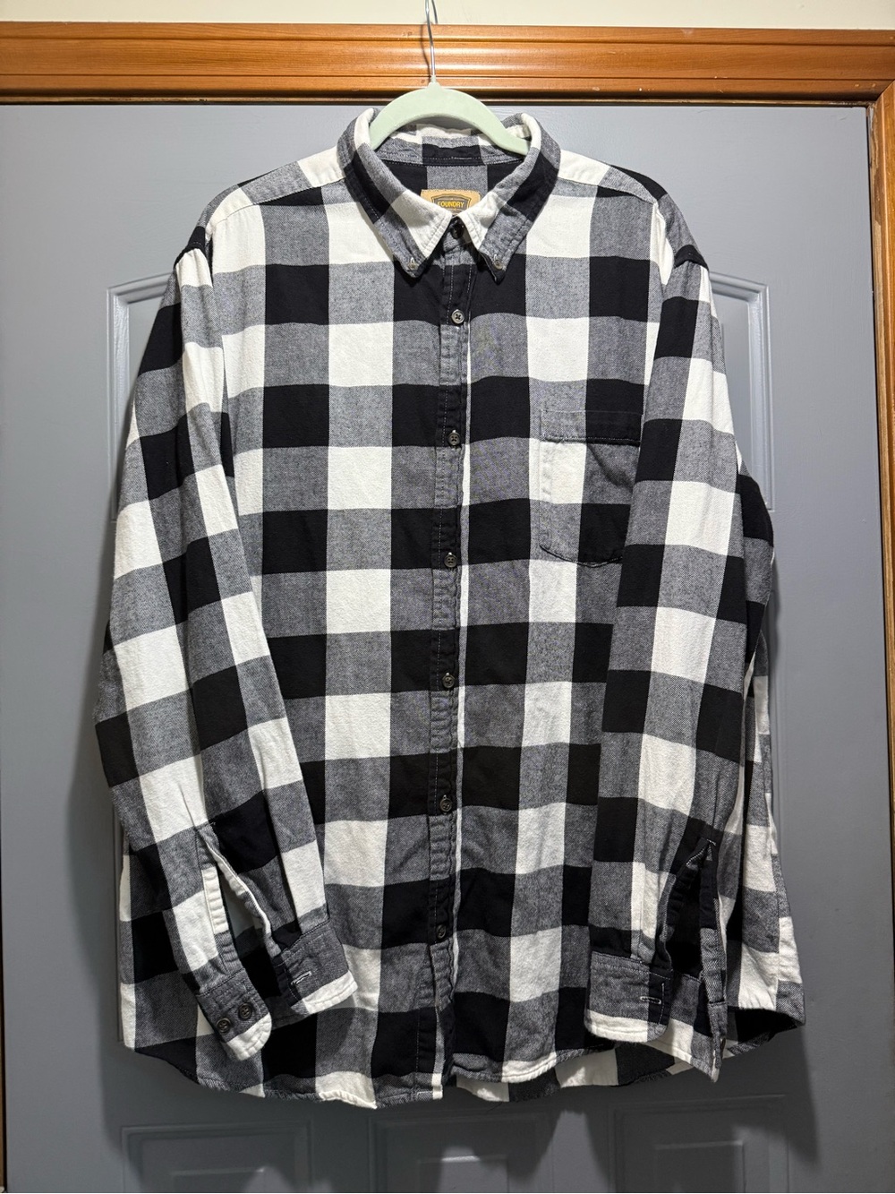 Foundry-Men's Black & White Buffalo Plaid Button-Up Shirt (XL-T)